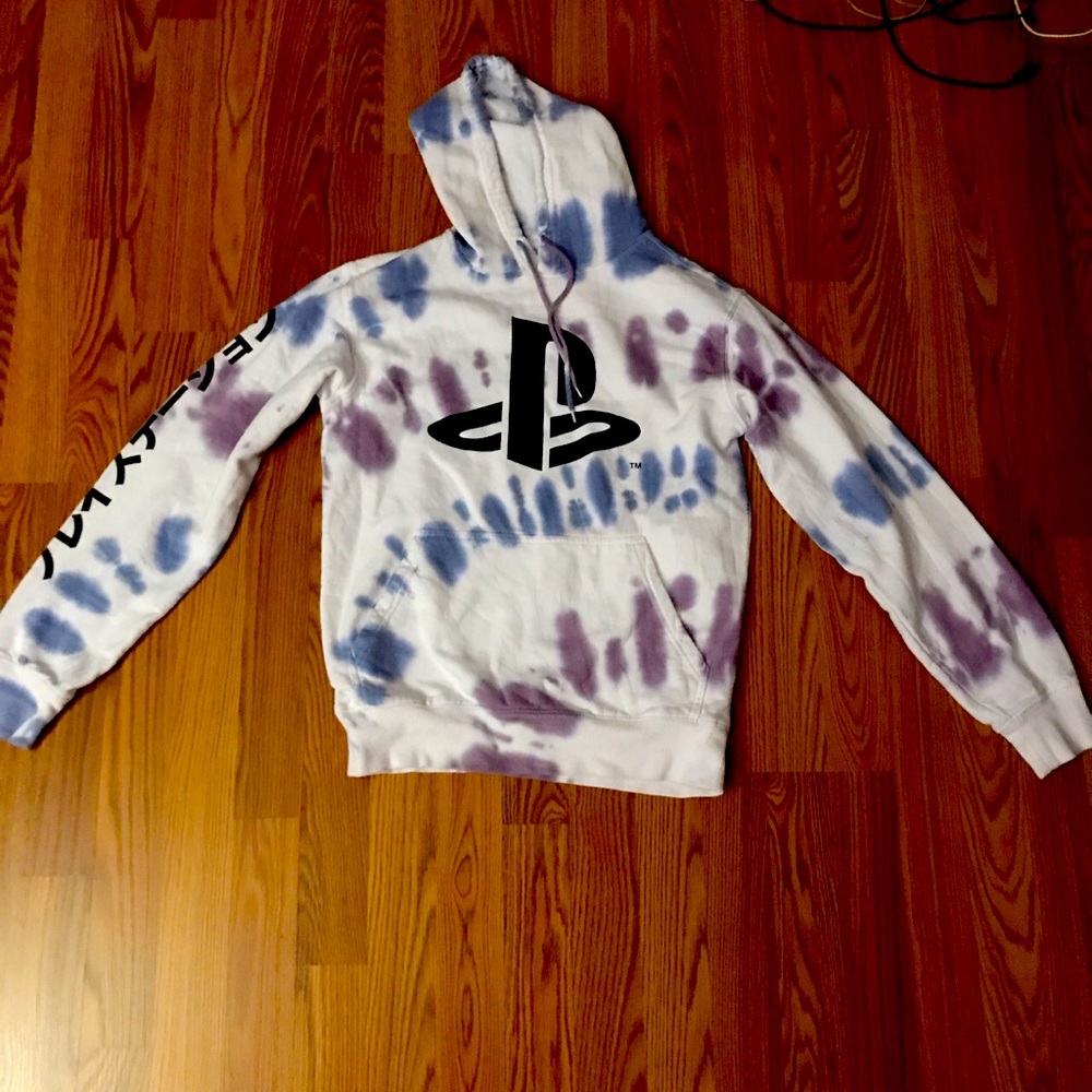 PURPLE AND BLUE TYE DYE PLAYSTATION HOODIE!!  •ू(ᵒ̴̶̷ωᵒ̴̶̷*•ू) ​ )੭ु⁾